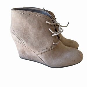 Arizona Jeans Lacie Ankle Bootie Wedges Size 7M Taupe Beige